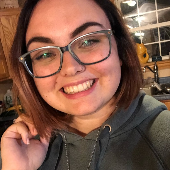 Meet your Posher, Ariel - Picture 1 of 1